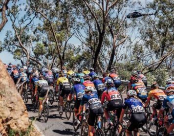 Женская велогонка 2024 года Santos Women's Tour Down Under на третьем этапе из Аделаиды в Виллунга-Хилл