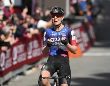 Деми Воллеринг (FDJ-Suez) выиграла Strade Bianche 2025 среди женщин.